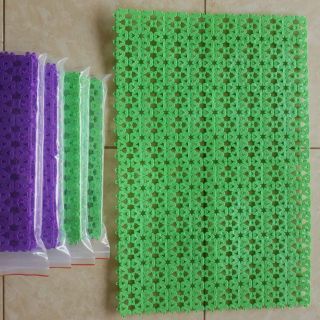 Miếng lót sàn nhựa dẻo 20 x 30 cm