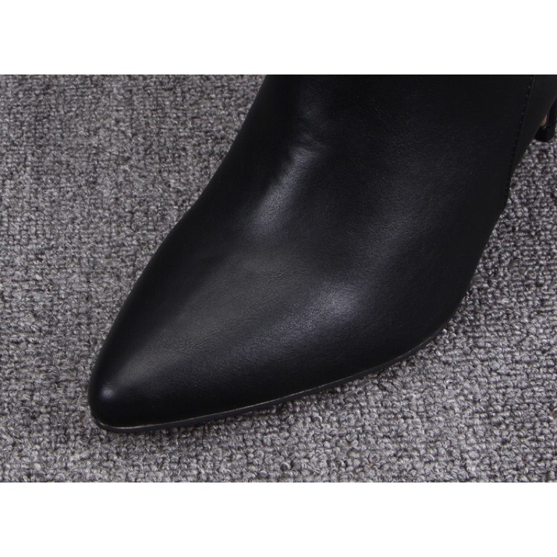 Boots cổ ngắn da mềm gót nhọn . Hàng xuất xịn