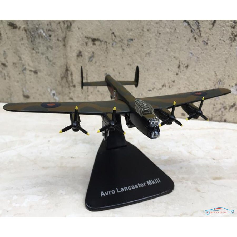 ​Mô hình Máy bay ném Bom Avro Lancaster MkIII tỷ lệ 1:144