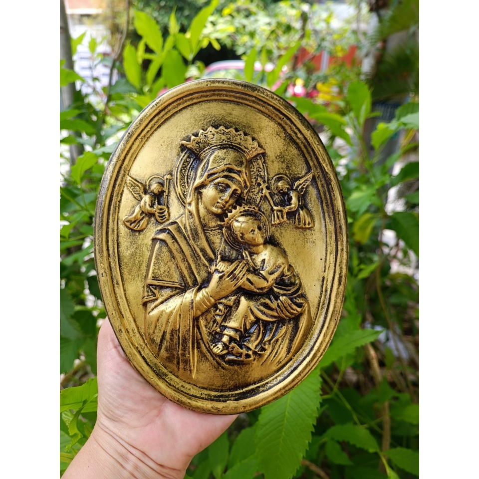 Bức tượng công giáo để bàn  mini Mẹ hằng cứu giúp xi đồng hình oval 20*15cm chất liệu composite