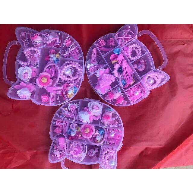 HỘP PHỤ KIỆN TRANG ĐIỂM HELLO KITTY CHO BÉ GÁI