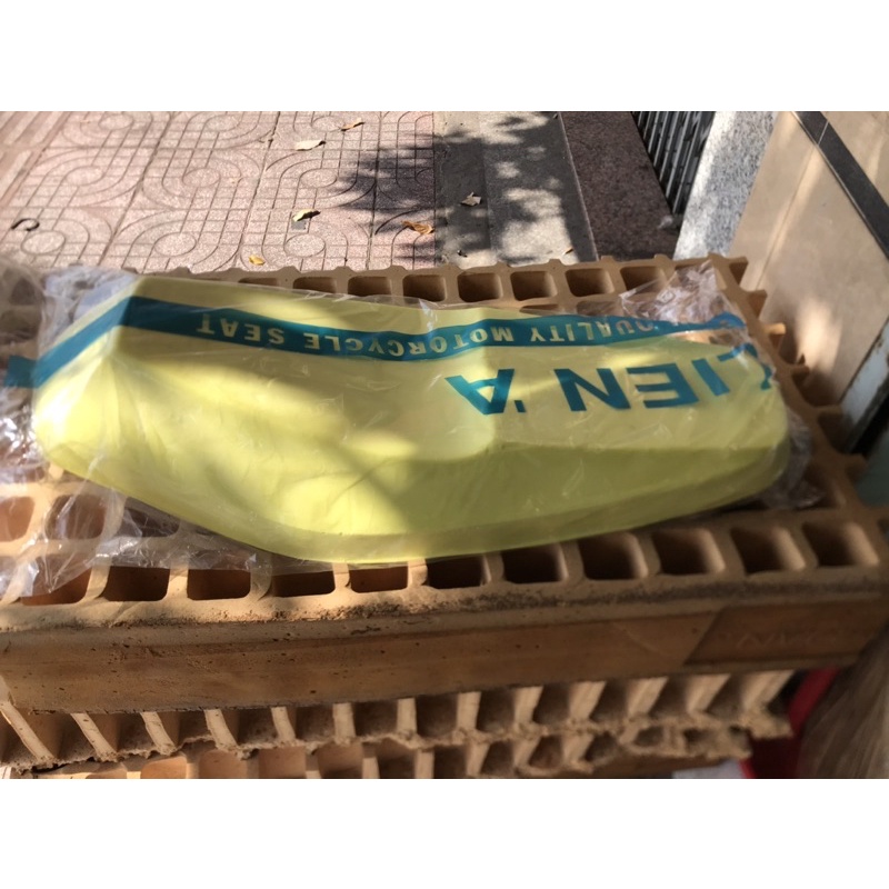 Mút yên xe 135 độ