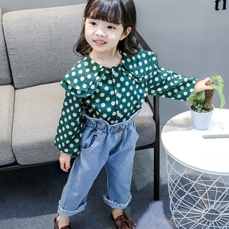 Set áo chấm bi dài tay cổ tròn + Quần jeans dài lưng cao thời trang cho bé gái
