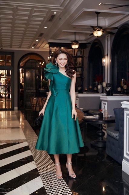 ẢNH &amp; VIDEO SHIP TỰ QUAY 10000%    Đầm coè lệch vai kết hoa