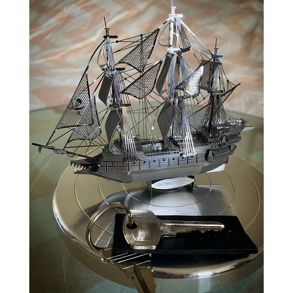 Mô Hình Kim Loại 3D Lắp Ráp Tàu Hà Lan Bay  Trong Phim Cướp Biển Vùng Caribe