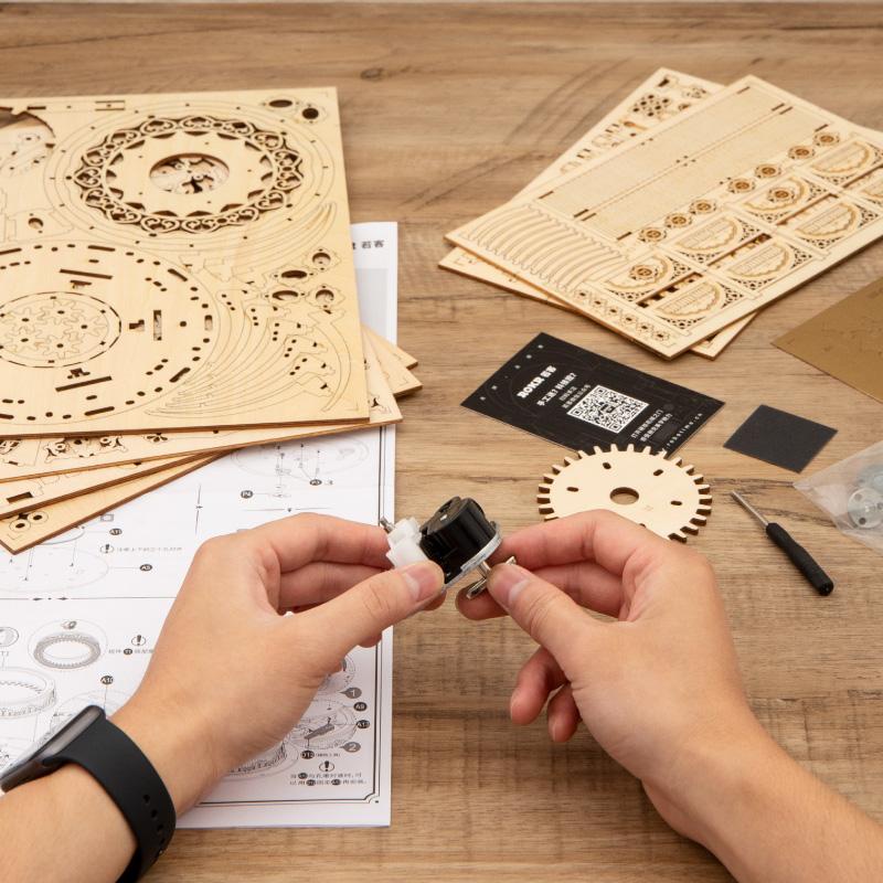Mô Hình Gỗ 3D Lắp Ráp ROBOTIME ROKR Hộp Nhạc Vòng Xoay Ngựa Gỗ  AMK62