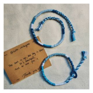 Vòng tay handmade theo tone màu xanh dương