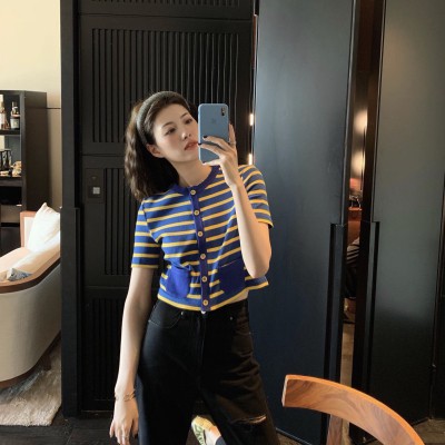 Áo Croptop Dệt Kim Tay Ngắn Cổ Tròn Phối Túi Phong Cách Hàn Quốc | BigBuy360 - bigbuy360.vn
