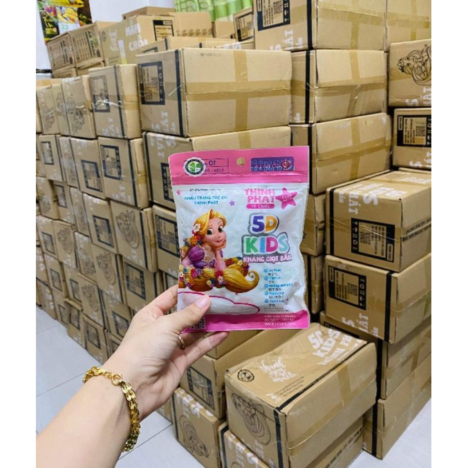 300 cái khẩu trang 5D trr em từ 2 đến 8 tuổi