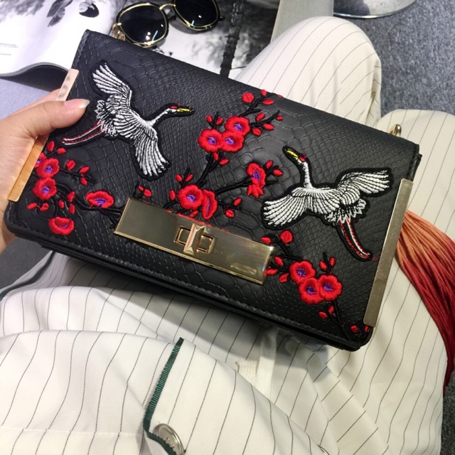 Túi Clutch Aldo Xuất thêu hạc