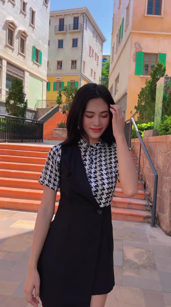 Jumpsuit ngắn thiết kế phối hoạ tiết SJ836 - Phong Cách SAIGON | BigBuy360 - bigbuy360.vn