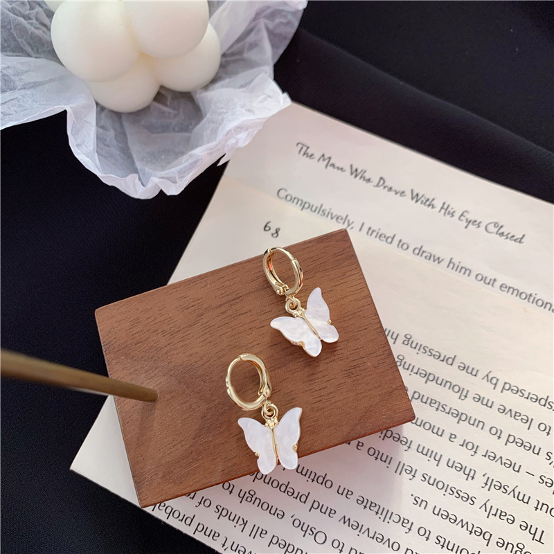 Đôi khuyên tai hình bướm xinh xắn cho nữ