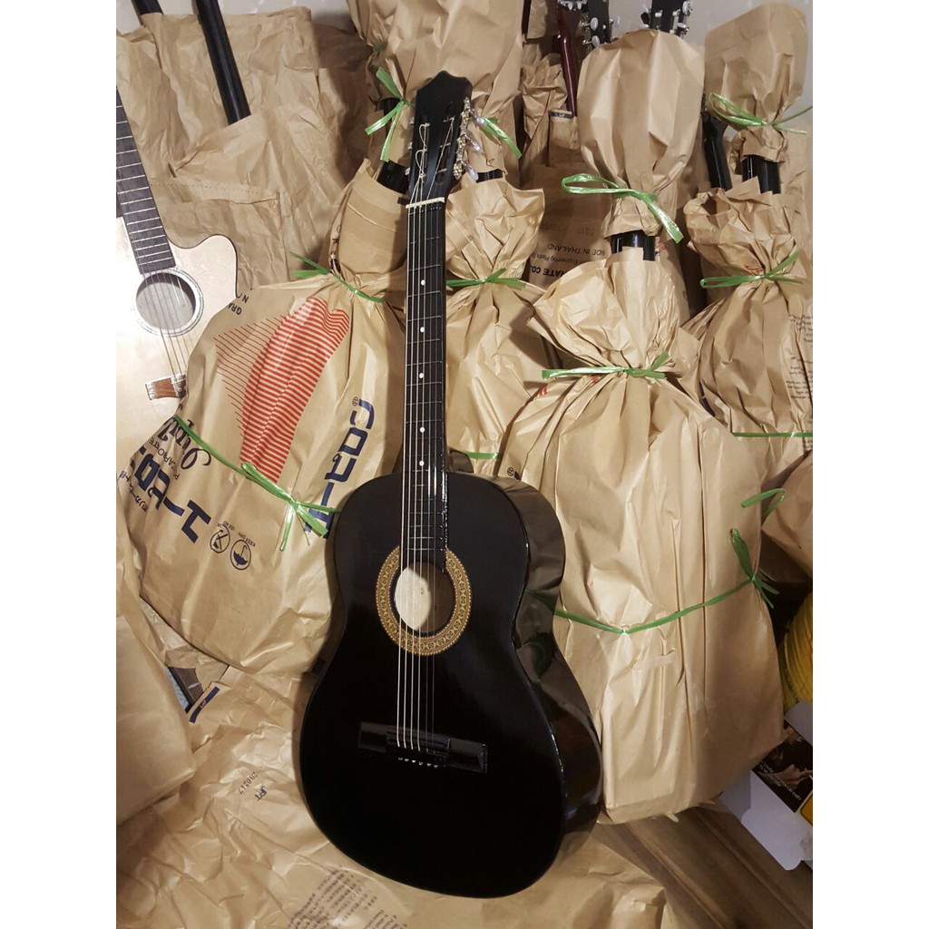 Đàn guitar classic màu đen kèm phụ kiện, quyển HD cho mới tập