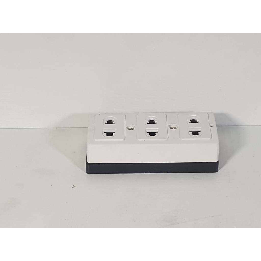 Ổ cắm nổi 3 lỗ 2 cháy LIOA không dây, tải 15A, công suất 2200W - Điên nước gia dụng Hoàng Kim