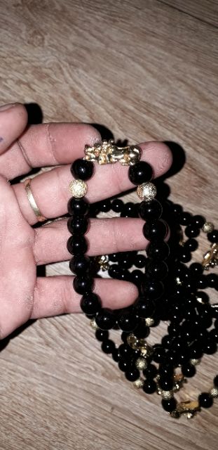 Dây đeo tay bằng đá 8ly và tì hưu bằng kim loại