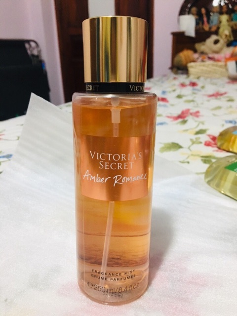 {Bill Mỹ} {Best Seller} Amber Romance Victoria's Secret VS Nước hoa Xịt thơm toàn thân hương nước hoa mẫu mới 250ml