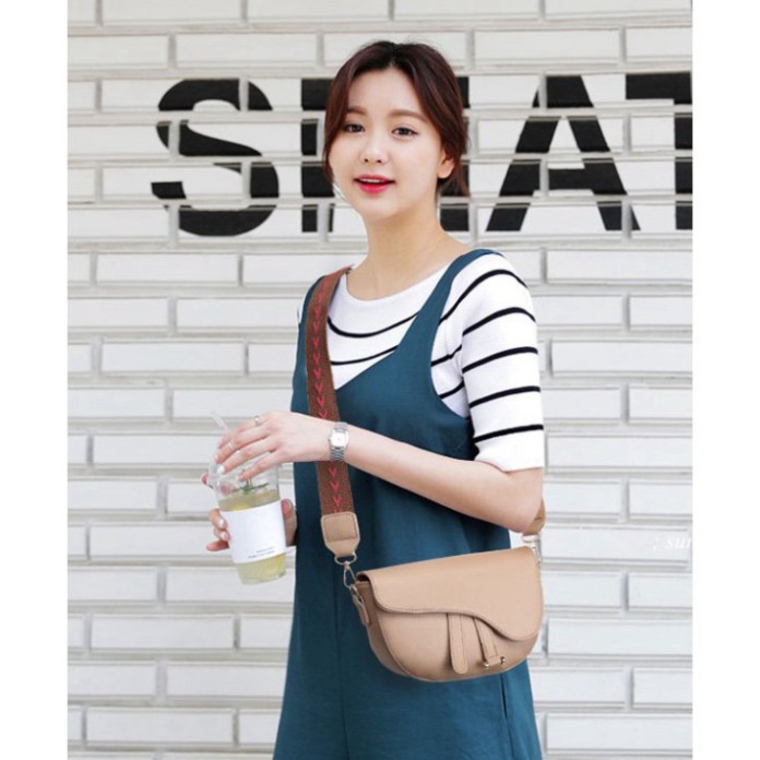 {Hot Trend} Túi xách nữ đeo chéo hình yên ngựa thời trang cá tính dây đeo bản to DC10 túi đeo vai | BigBuy360 - bigbuy360.vn