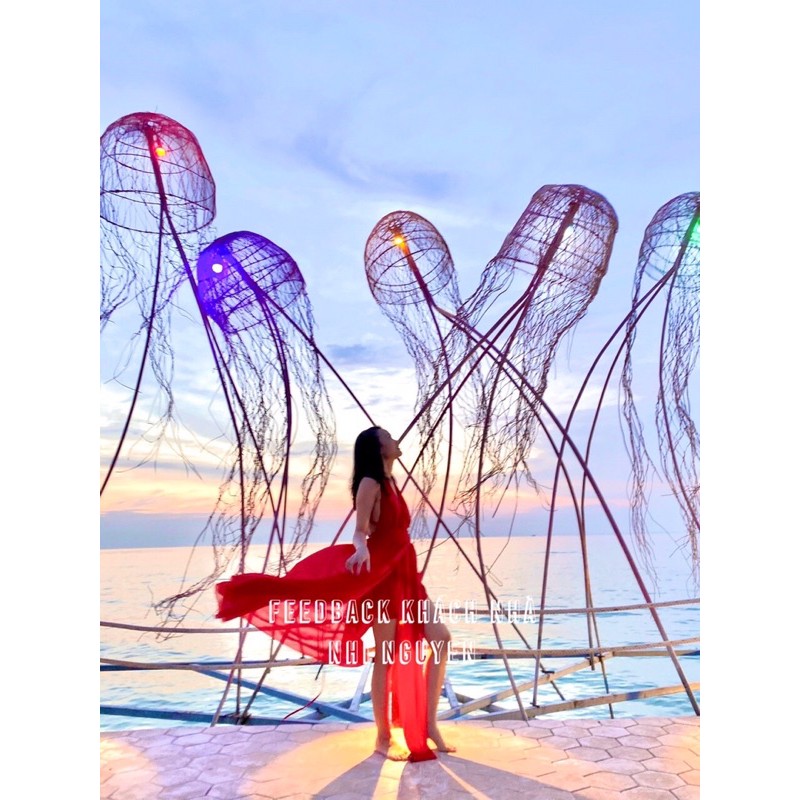 Đầm maxi yếm hở lưng cột dây chéo lưng xẻ tà đi biển/ du lịch