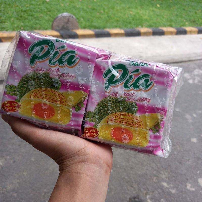 Bánh Pía Đậu xanh sầu riêng nhân trứng muối