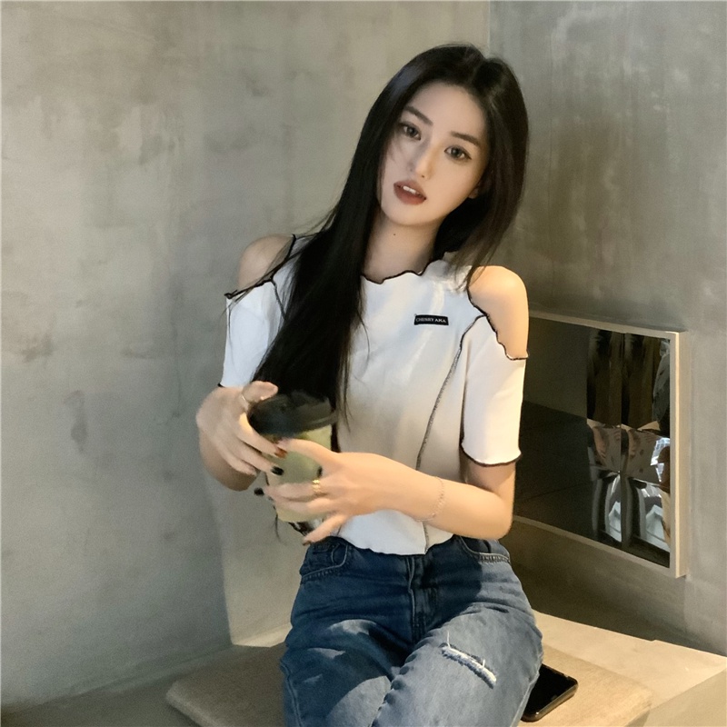 Áo Thun Tay Ngắn Trễ Vai Dáng Ôm Quyến Rũ