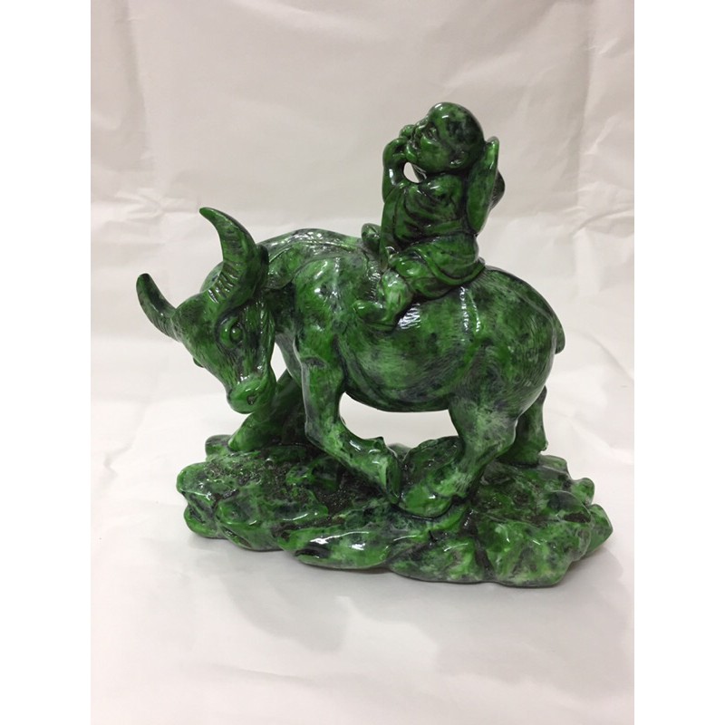 Tượng mục đồng chăn trâu thổi sáo bằng đá. Dài 20, cao 19,rộng 8cm