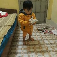 Áo khoác lót lông thêu hình khỉ cho bé màu vàng