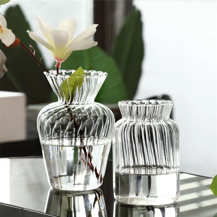 Bình Hoa Bằng Kính Trong Suốt Dùng Trang Trí Bàn Làm Việc