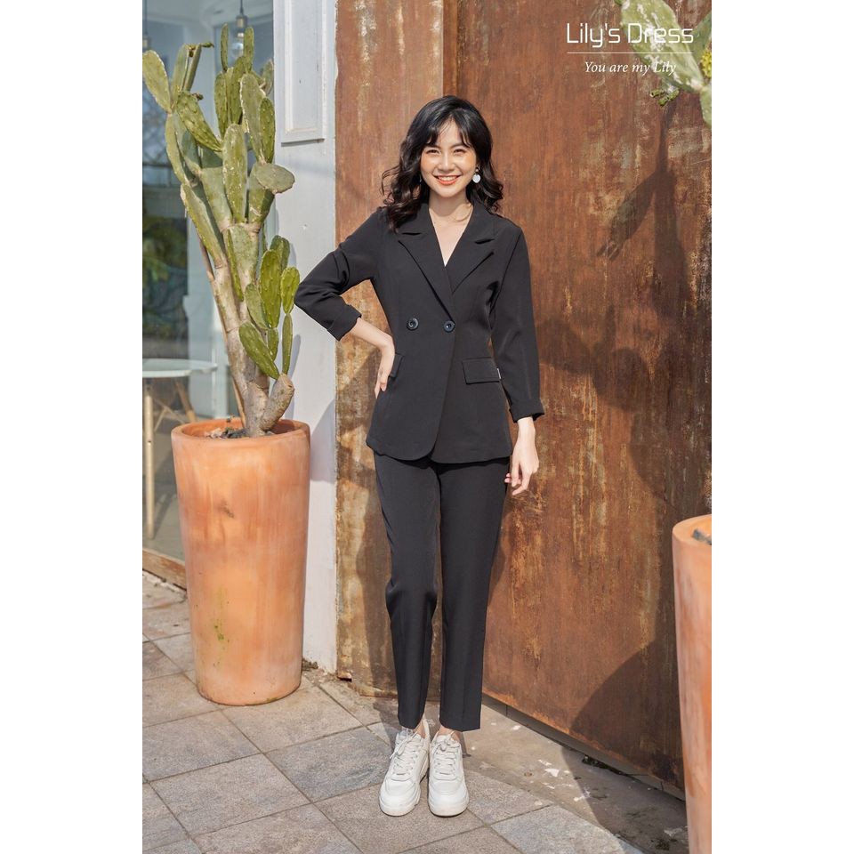 Set Blazer Đen 2 cúc dáng ngắn + quần âu by Lilie | BigBuy360 - bigbuy360.vn