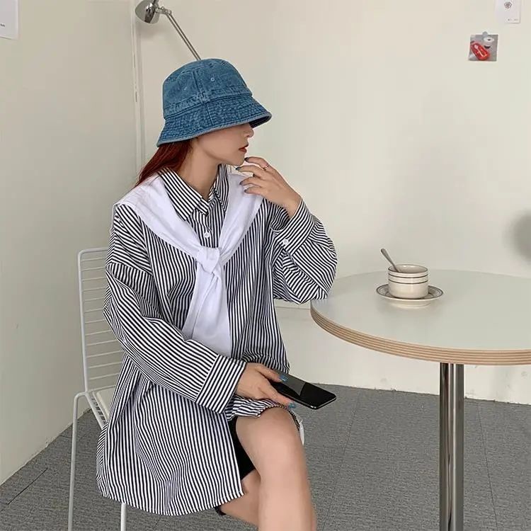 Áo Sơ Mi Tay Dài Dáng Rộng Họa Tiết Kẻ Sọc Phong Cách Hồng Kông Cổ Điển Thời Trang 2022 Mới Cho Nữ