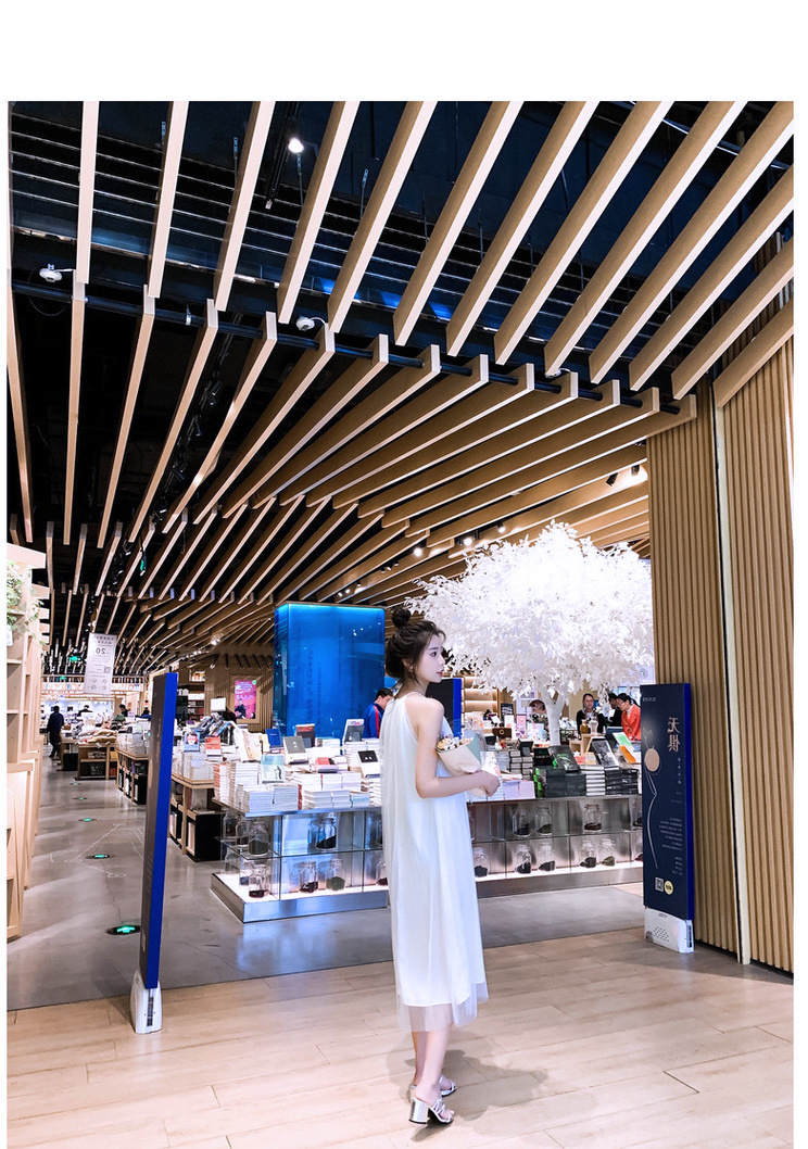 Váy hai dây thời trang phù hợp với cô gái mùa hè mới 2021 | BigBuy360 - bigbuy360.vn