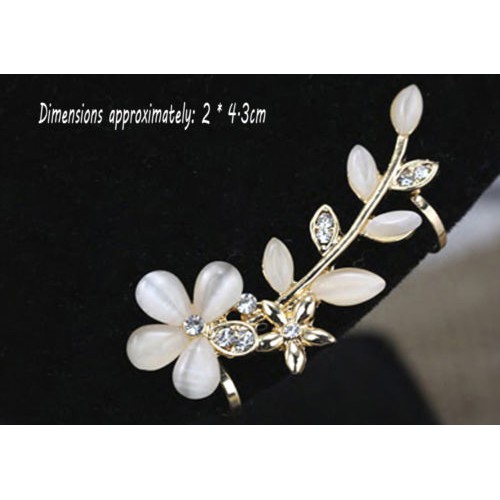 Khuyên vành tai hình hoa đính đá pha lê nhã nhặn