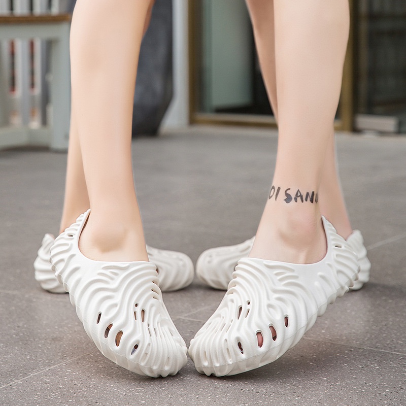 Giày Sandal Chống Trượt Thiết Kế Đục Lỗ Thoáng Khí Thời Trang Mùa Hè Hàng Mới Dành Cho Cặp Đôi
