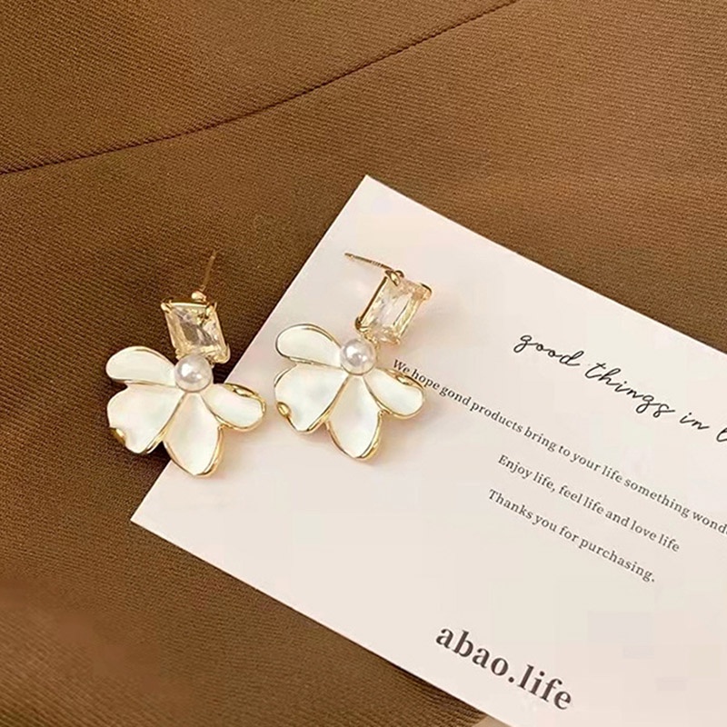 Khuyên Tai Hình Hoa Màu Trắng Phong Cách Retro Pháp Thanh Lịch