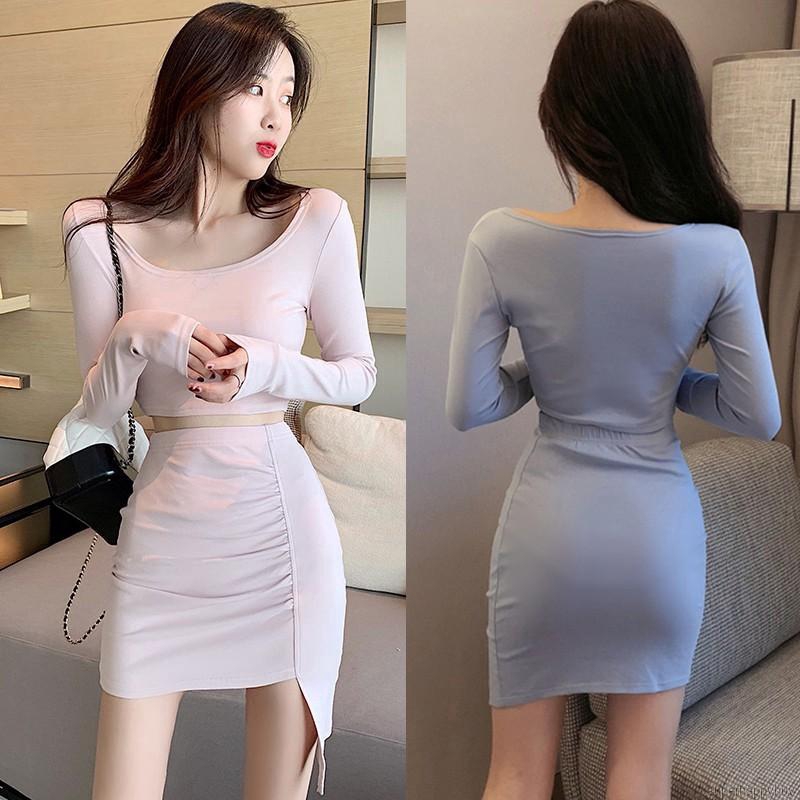 Bộ 2 món đồ thời trang gồm áo tay dài màu trơn và váy ngắn gợi cảm cho nữ