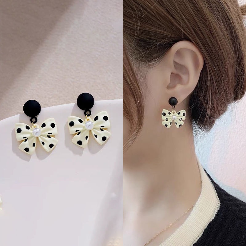 Khuyên Tai Hình Nơ Chấm Bi Đen Phong Cách Ngọt Ngào Cổ Điển