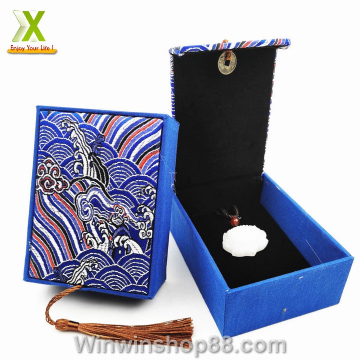 Hộp Gấm Thêu Họa Tiết Đựng Lắc Tay Và Vòng V.2 - Muasamhot1208