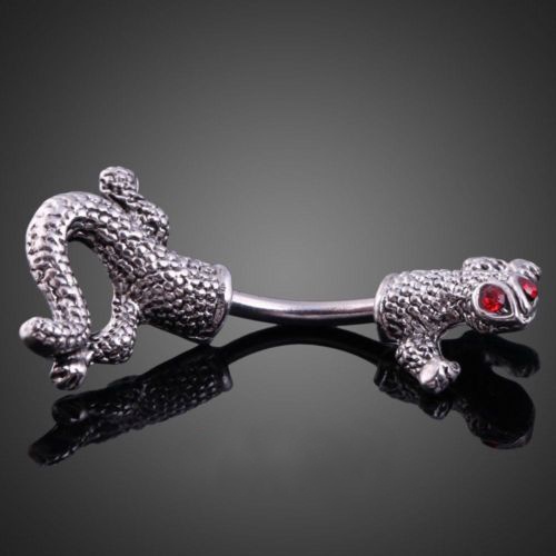 Khuyên rốn hình thằn lắn độc đáo