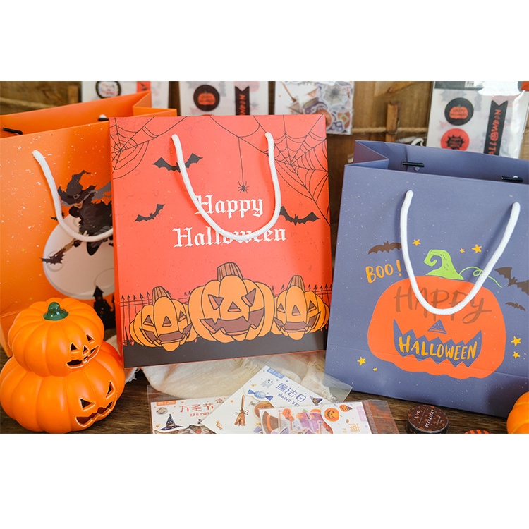 Túi giấy đựng quà có quai cứng cáp halloween chống thấm