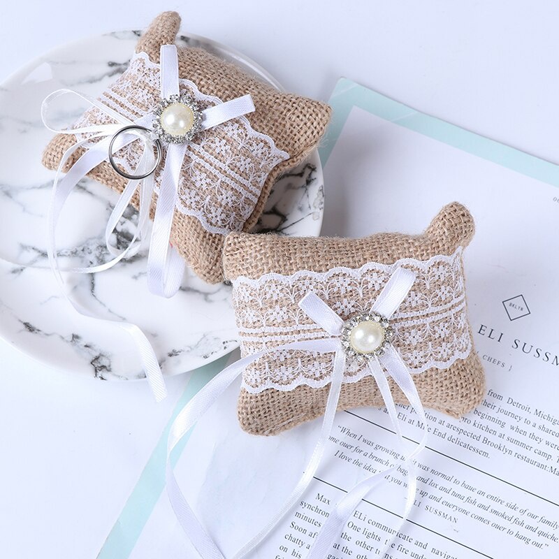 Gối Để Nhẫn Cưới Bằng Vải Bố Phối Ren Thắt Nơ Phong Cách Cổ Điển Mới