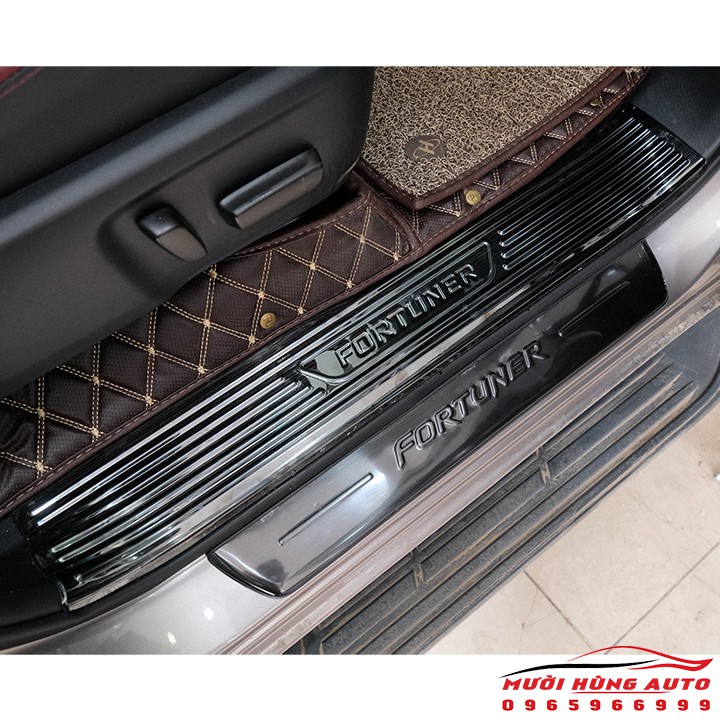Nẹp Bước Chân Trong Ngoài TITAN Cao Cấp Dành Cho Xe Toyota Fortuner 2020 - 2021