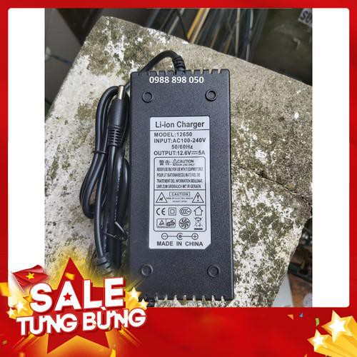 Bán Cục sạc 12.6v 5a dùng cho pin Li-ion 10.8V 11.1V 12V có quạt và đèn báo đầy