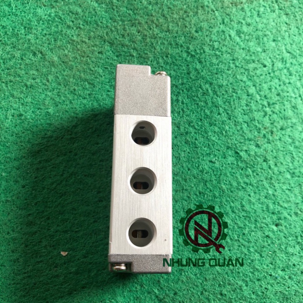 Van chia hơi chuyển tầng HOWO . DONGFENG