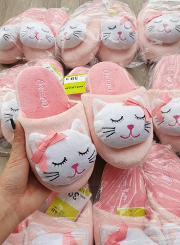 Dép bông mèo hồng nhạt