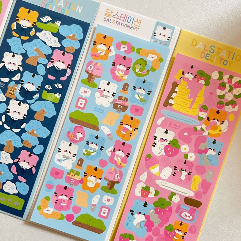 Sticker hổ con đi tùm lum
