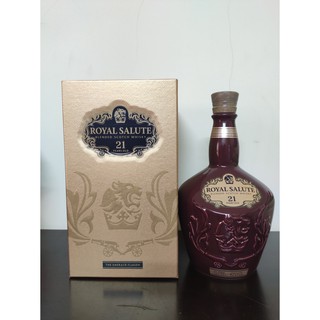 Vỏ chai rượu Chivas 21