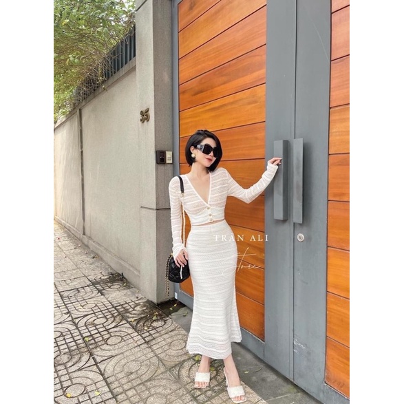 bán sỉ set ren trắng áo cổ V chân váy ôm
