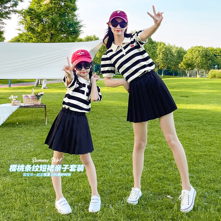 Set Áo Thun Ngắn Tay Kẻ Sọc + Chân Váy Xếp Ly Phong Cách Phương Tây Thời Trang Mùa Hè 2022 Mới Cho Mẹ Và Bé