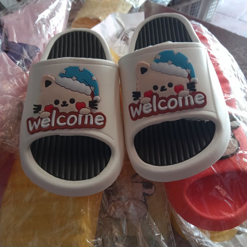 Dép bánh mỳ hình mèo tuyết cho bé
