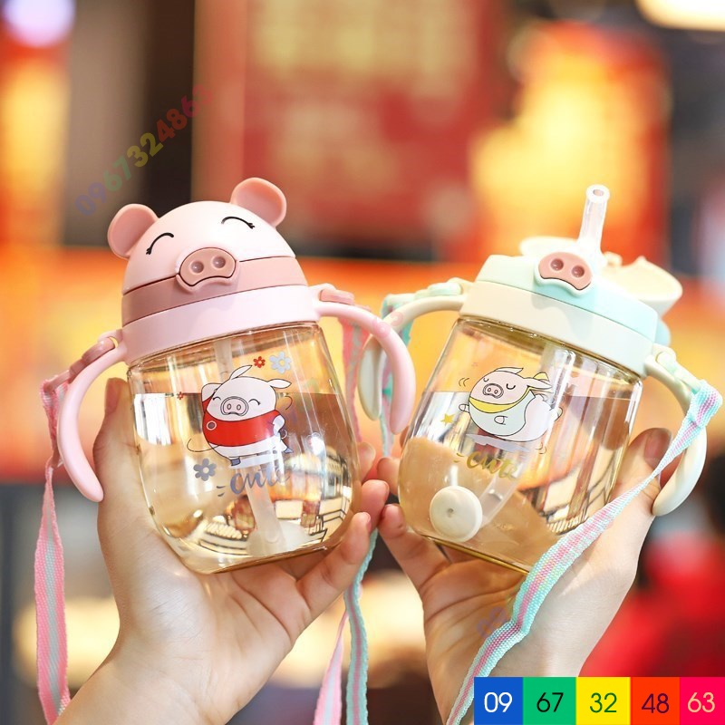 Bình uống nước HÌNH LỢN 415ml có CHỐNG SẶC, kèm DÂY ĐEO, uống sữa, chịu nhiệt tốt, có tay cầm tiện lợi cho bé tập uống