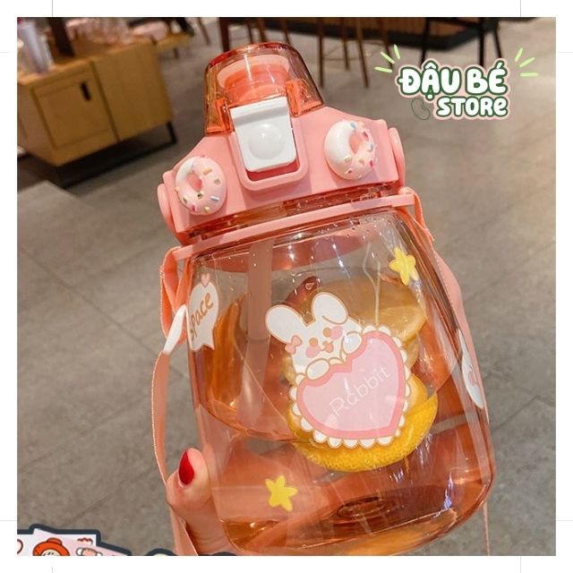 BÌNH ĐỰNG NƯỚC NHỰA 1500ML - BÌNH NƯỚC KÈM STICKER CÓ DÂY ĐEO CUTE,DỄ THƯƠNG,XINH XẮN PHONG CÁCH HÀN QUỐC - DAUBE -PK086